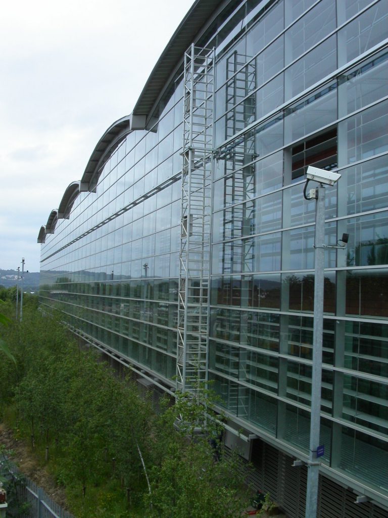 Bespoke Travelling Gantries For Commercial Buildings